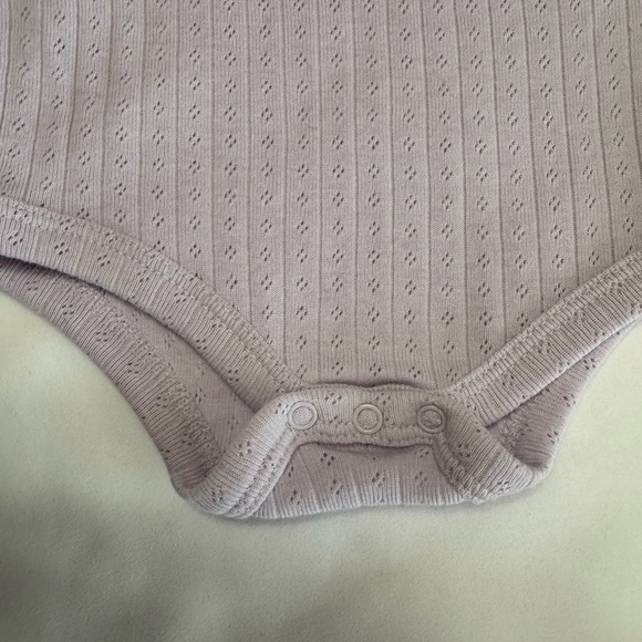 Nicole Miller 3-Piece Baby Girl Bodysuit Onesie Set - Peach and Lilac 6-9 months - Picture 5 of 16